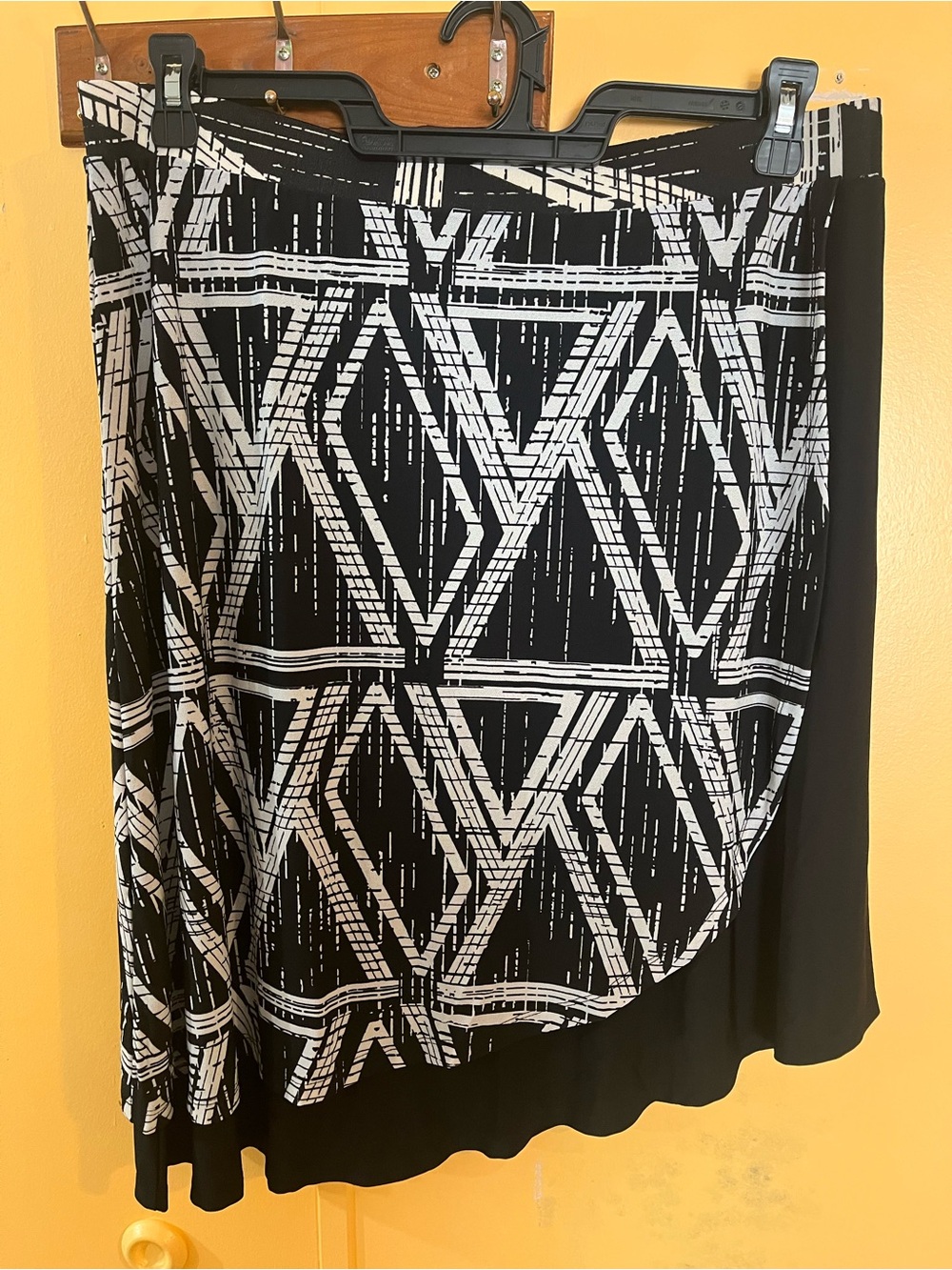 Cato Black & White Geometric Asymmetrical Skirt